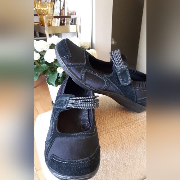 Black Aetrex shoes 9.5 US - Picture 1 of 2